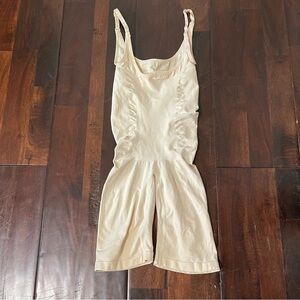 Skims Sculpting Mid Thigh Bodysuit Size Small Medium Beige